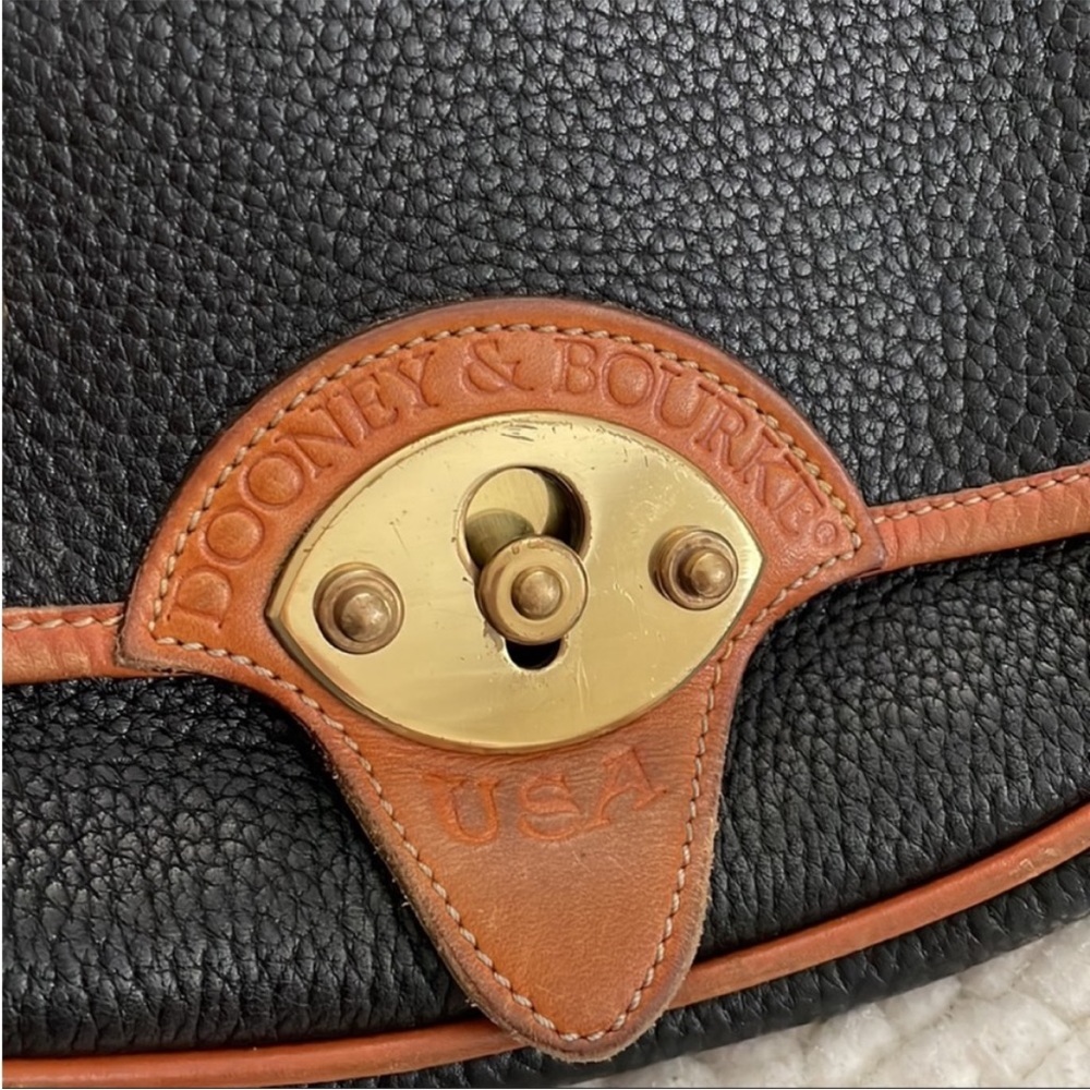 Authentic Dooney & Bouke crossbody bag - Picture 3 of 10
